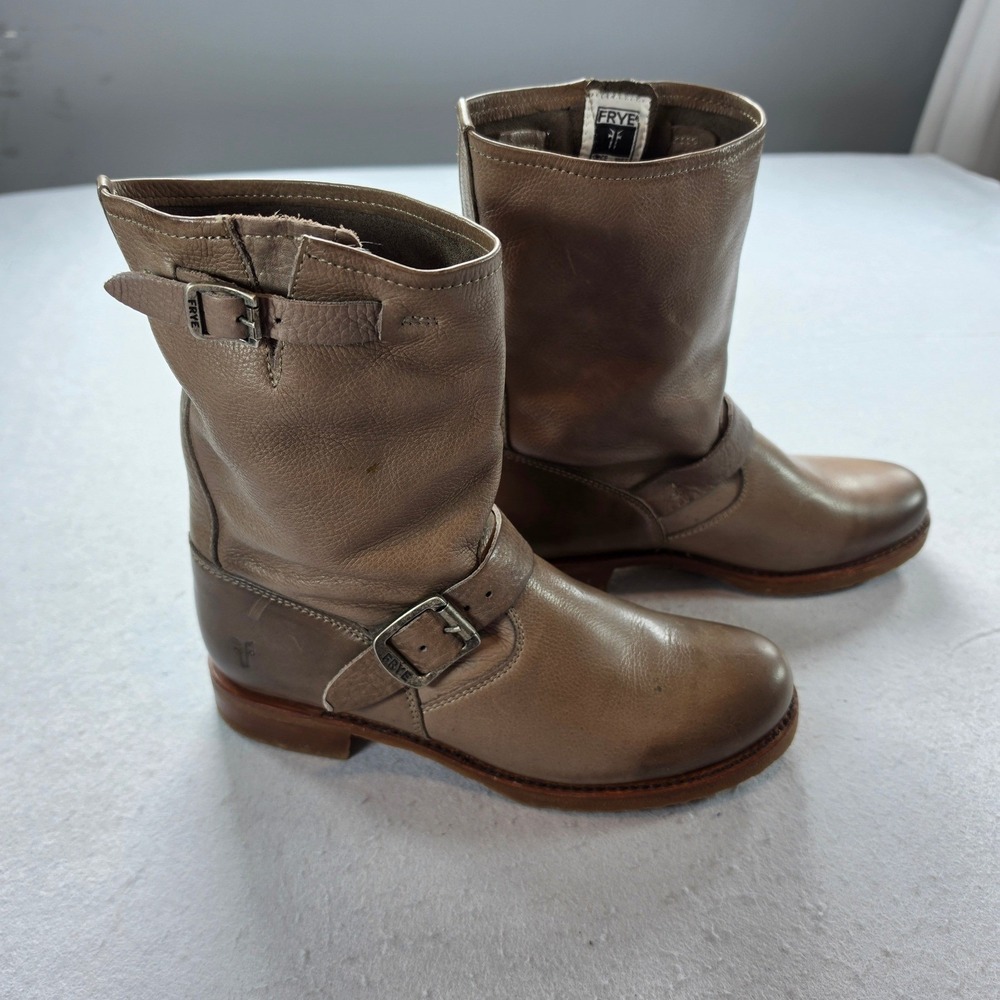 Frye Veronica Short Stone Grey Metallic Leather Engineer Boots 8.5 B 3476509-GRY